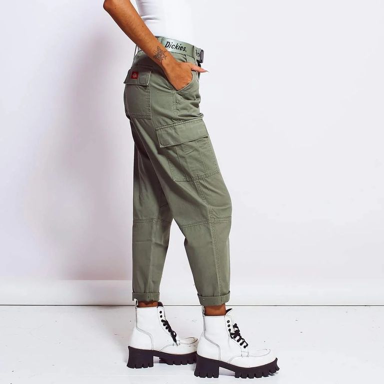 PANTALÓN CARGO CROP UTILITY CINTURON DICKIES MUJER OLIVO