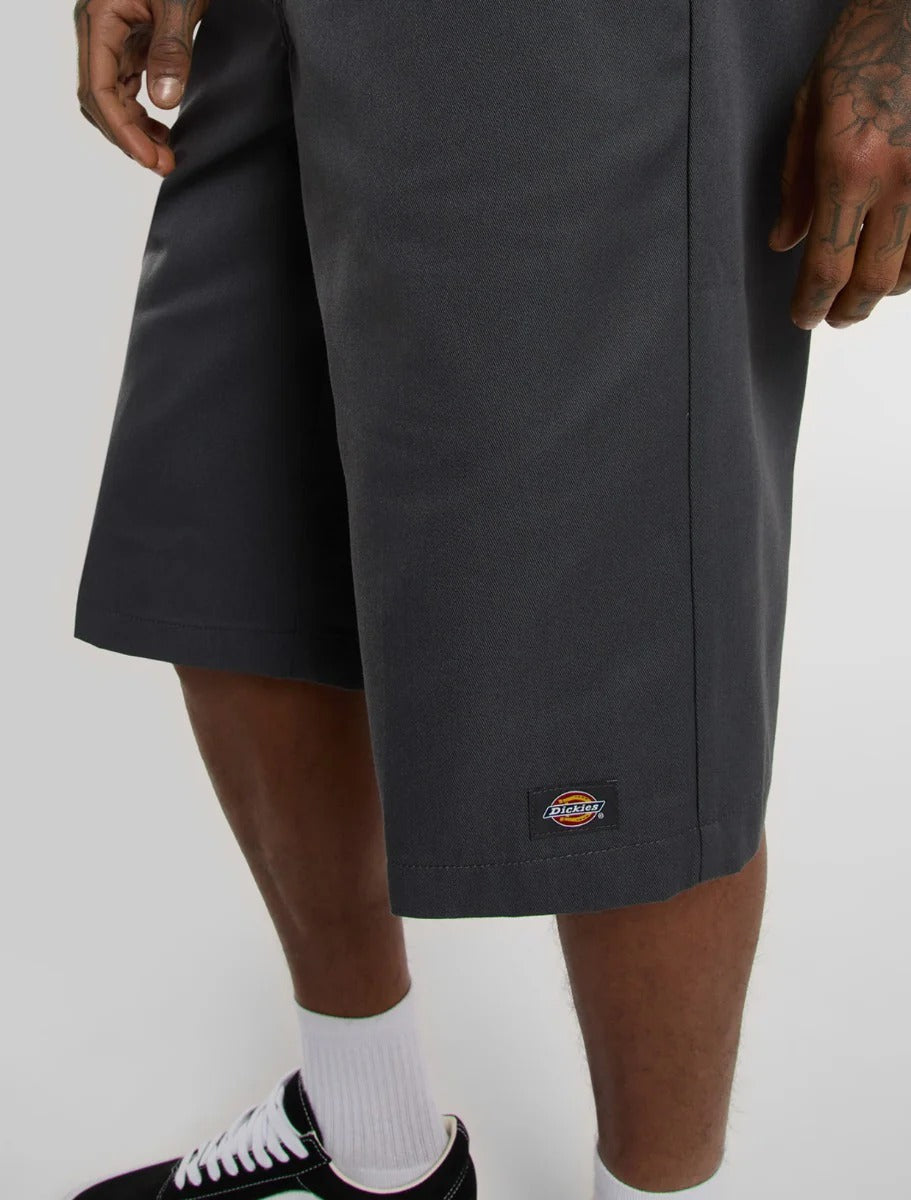 SHORT 15 PULGADAS DICKIES GRIS CARBON HOMBRE