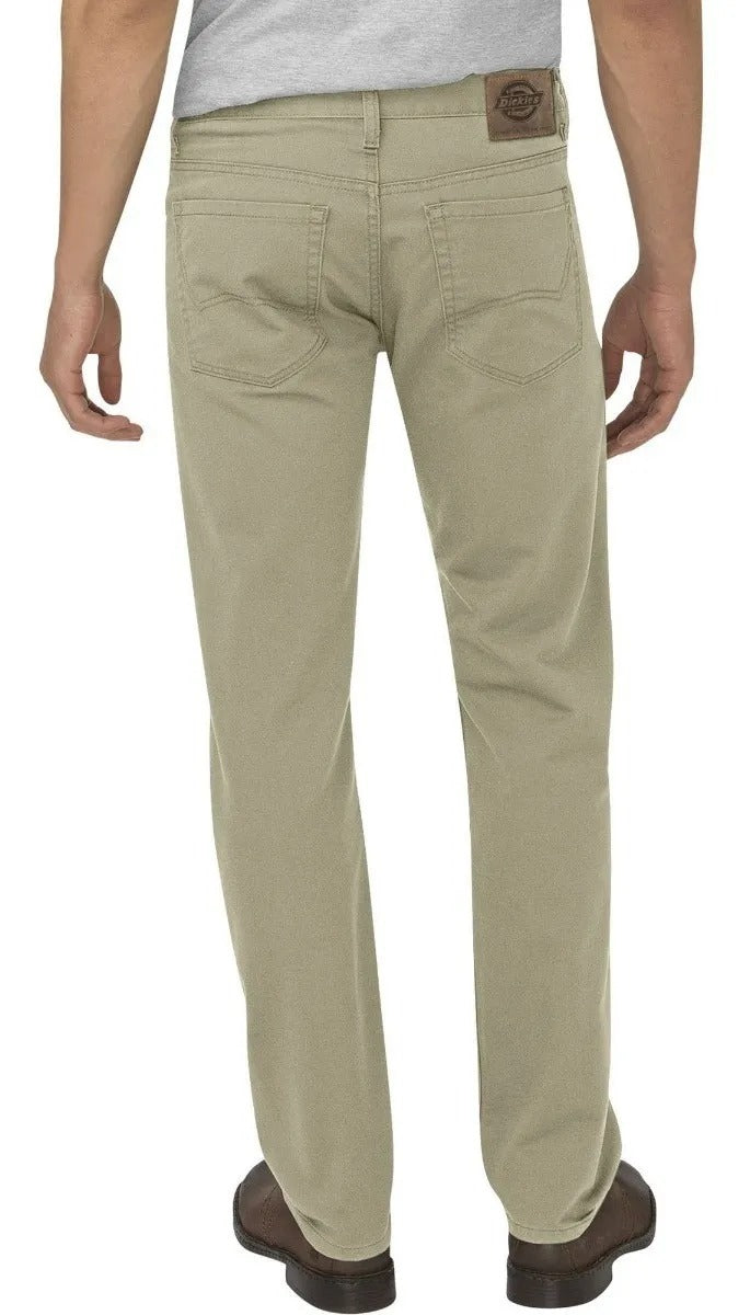 Pantalón de 5 bolsillos, corte ajustado y pierna cónica